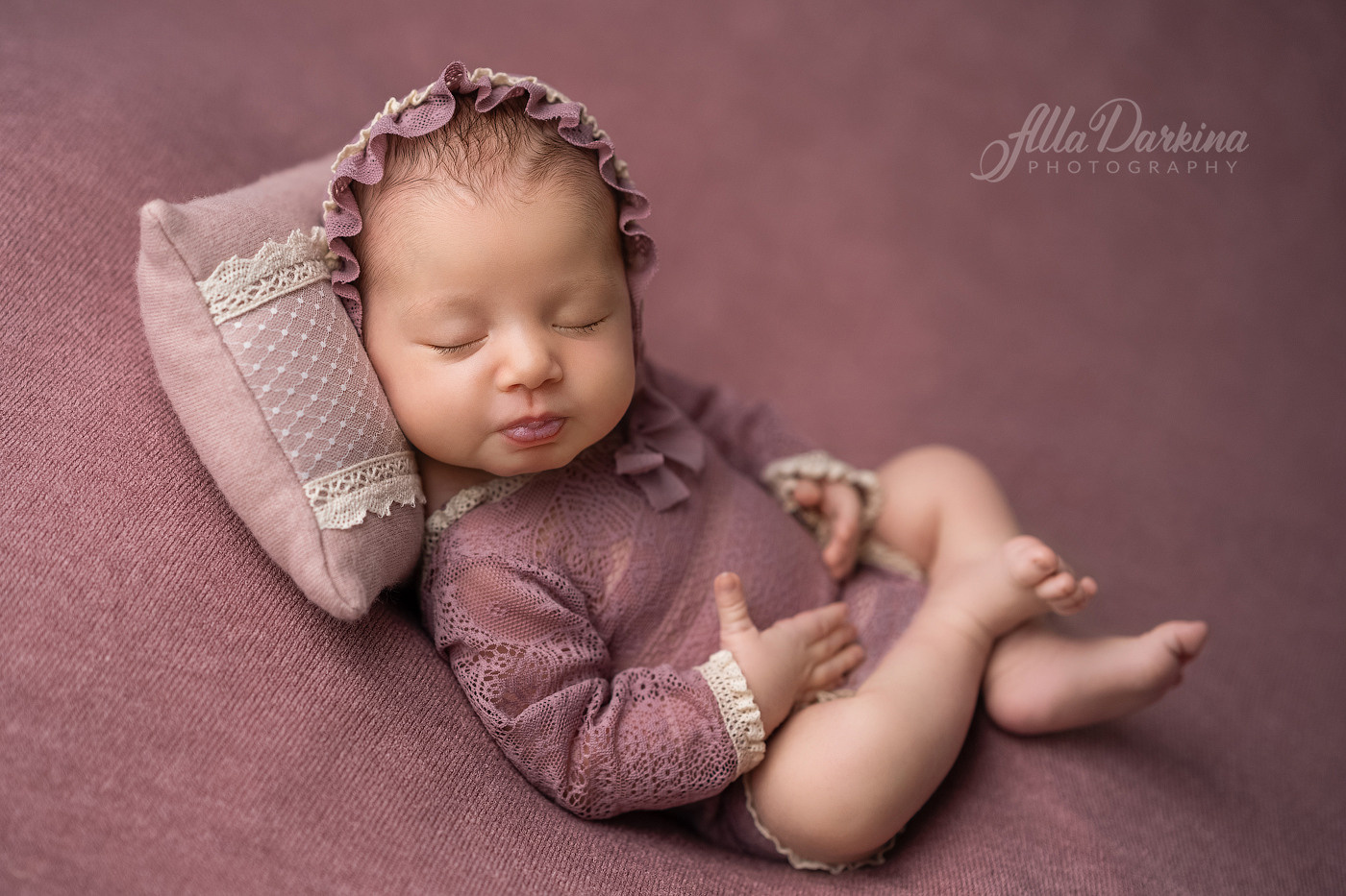 Newborn session price guide. Newborn and family photographer. Hills District. Sydney