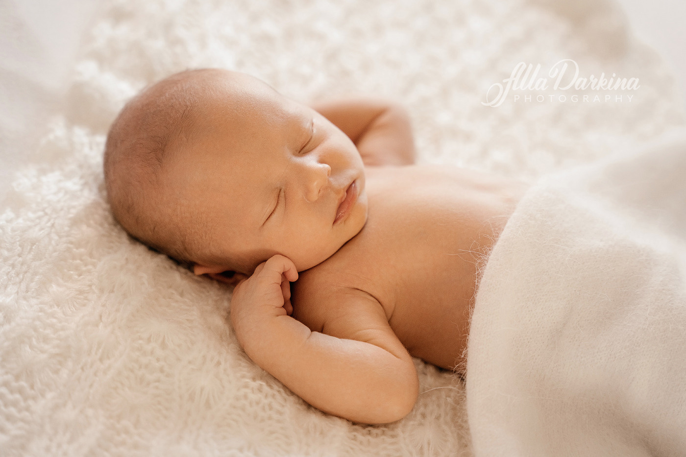 Newborn session price guide. Newborn and family photographer. Hills District. Sydney