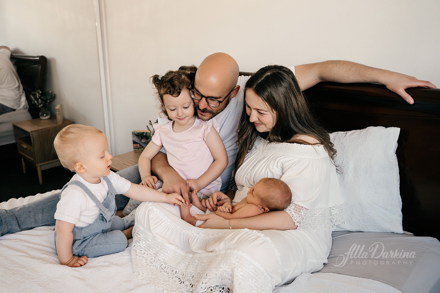 Lifestyle newborn session price guide. Newborn and family photographer. Hills District. Sydney