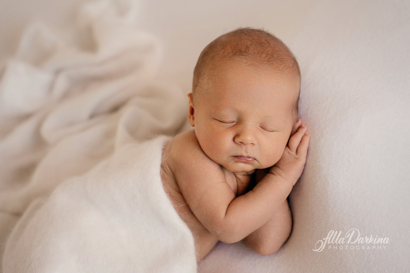 Newborn session price guide. Newborn and family photographer. Hills District. Sydney