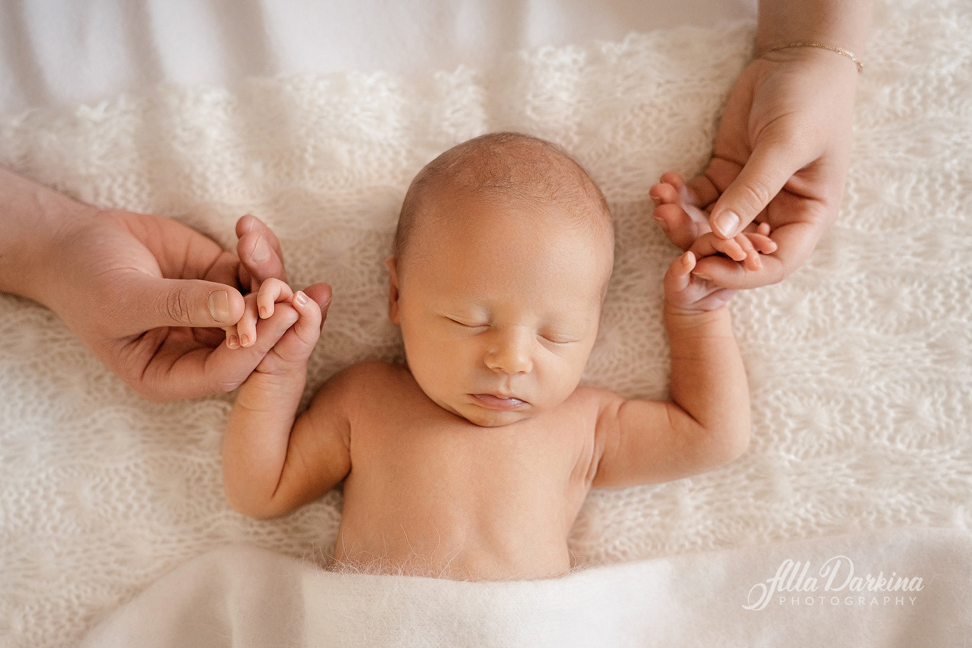 Newborn session price guide. Newborn and family photographer. Hills District. Sydney