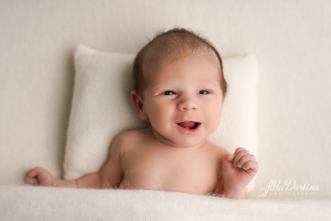 Newborn session price guide. Newborn and family photographer. Hills District. Sydney