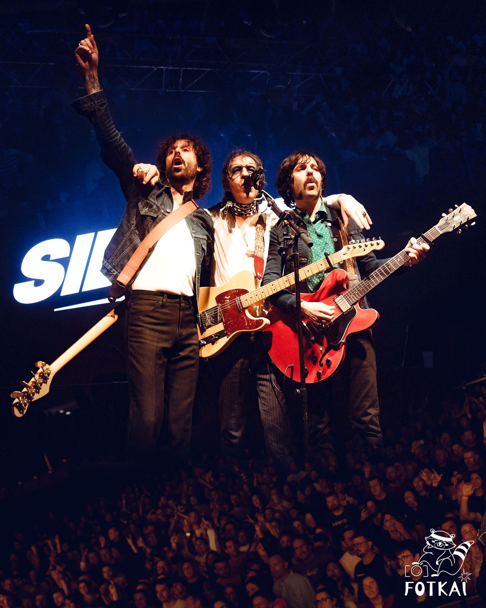 Sidonie y La La Love You en Torrevieja: una noche de contrastes que encendió el Palacio de los Deportes | FOTKAI