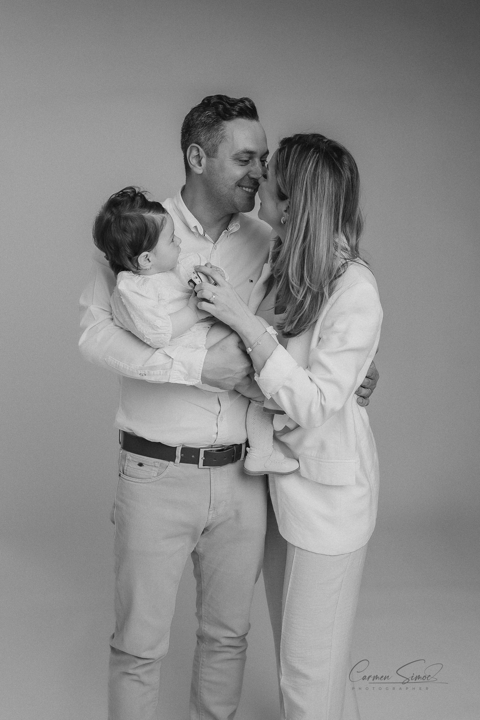 Servicii foto. Fotograf de familie, evenimente, produs și brand personal în Zalau, Cluj-Napoca Carmen Simoc