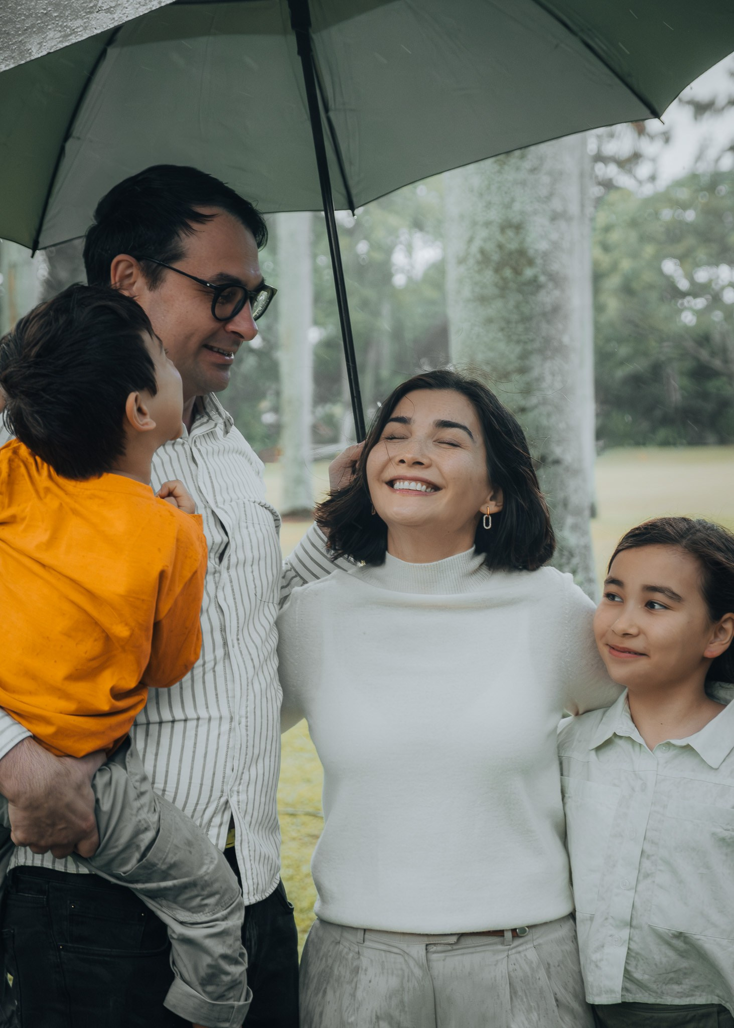 Happy family photo session in Brisbane park, candid lifestyle photography