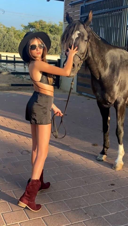 הזמנות דיגיטליות לבת מצווה. Wedding and events photographers Studio Shalom