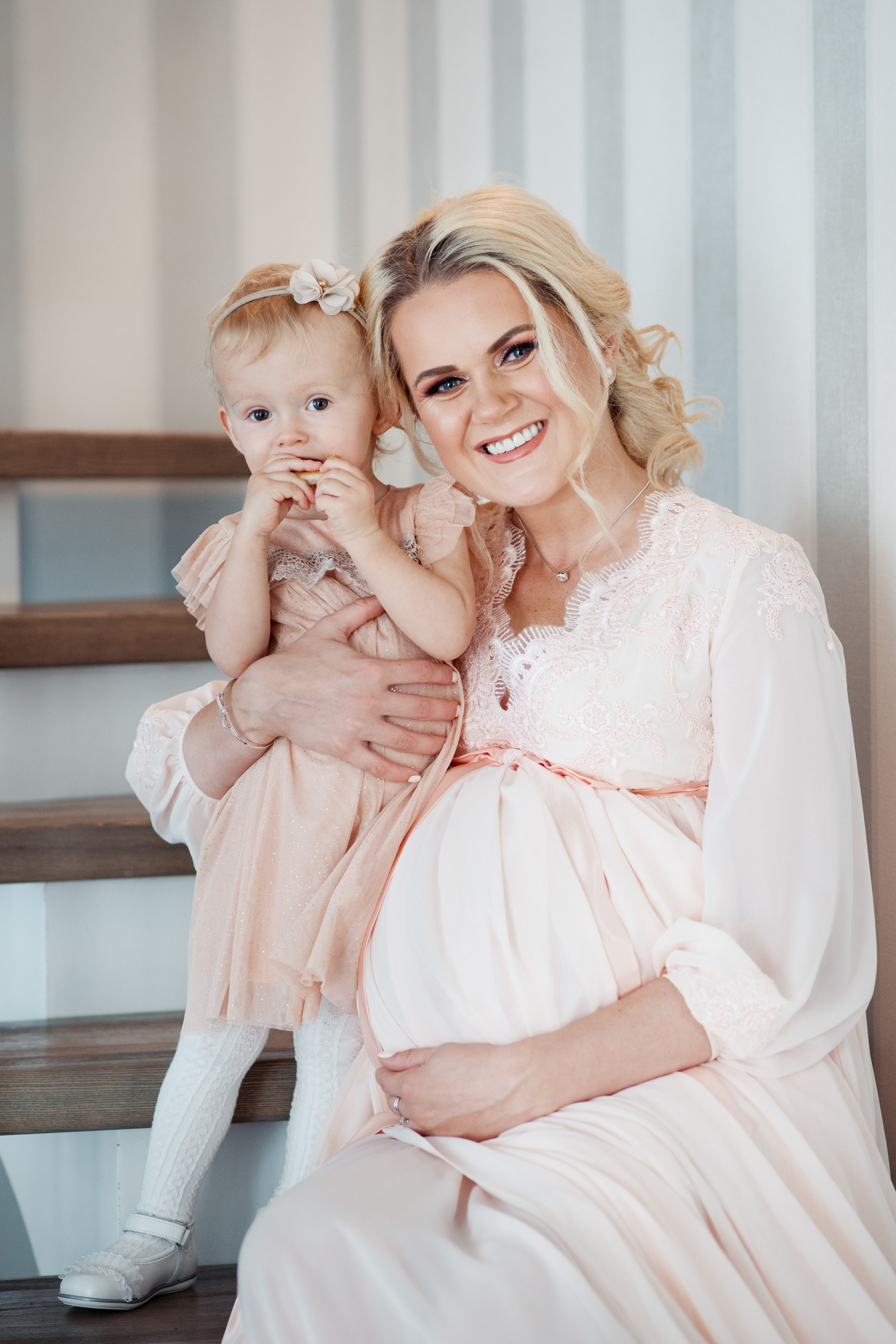 Nėštumo, laukimo, šeimos, vaikų, porų fotosesija fotografavimas. Šeimos fotografas Vilnius Trakai kaina fotografė personal.lt photogrpahy kainos šeima, vaikai profesionali natūrali meninė reportažinė klasikinė fotosesija gamtoje namuose