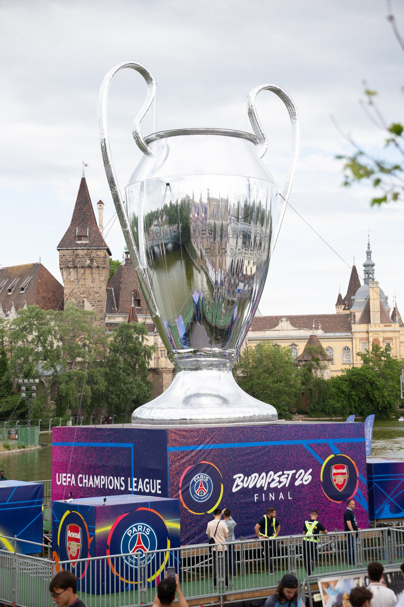 UEFA Champions League Final. Arsenal vs PSG. Budapest 2026. Arsenal Fan Zone. Photographer in Budapest — Yura Knyazev
