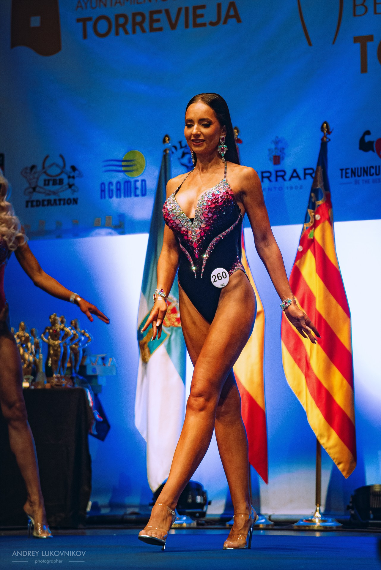 Sesión fotográfica de reportaje para el concurso internacional IFBB Miss Fit Model Europe 2024 en Torrevieja | Fotógrafo Andrey Lukovnikov