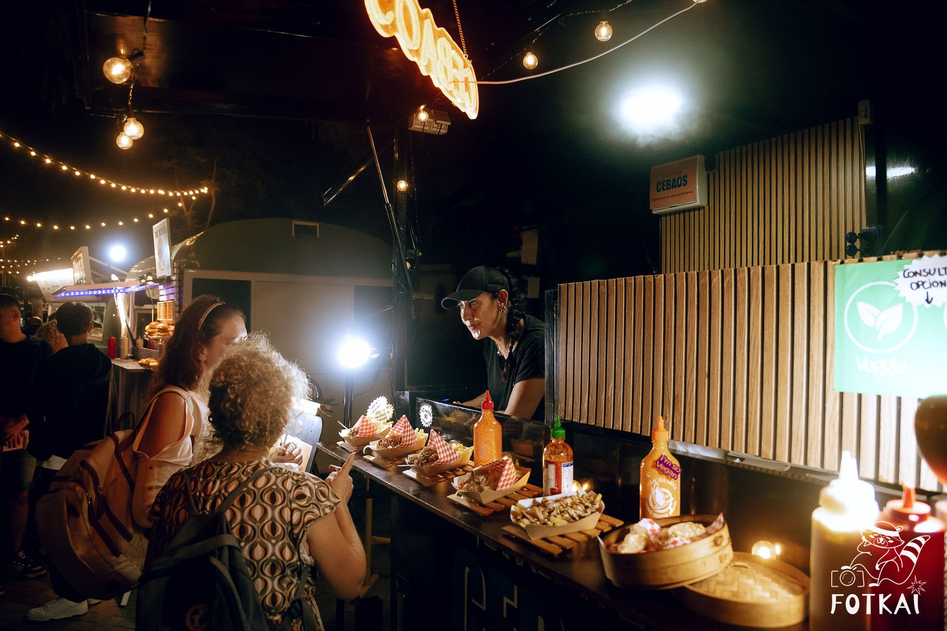 Фотоотчёт Street Food Market Torrevieja — Seguridad Social & Las Hienas DJs | FOTKAI