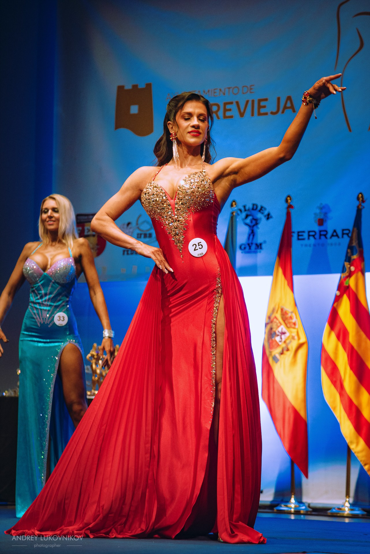 Sesión fotográfica de reportaje para el concurso internacional IFBB Miss Fit Model Europe 2024 en Torrevieja | Fotógrafo Andrey Lukovnikov