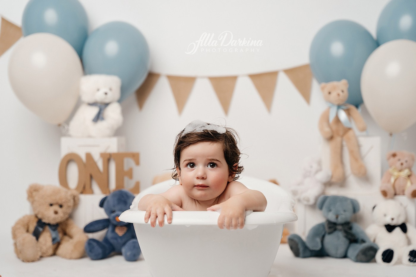 Teddy bear cake smash session. Newborn and family photographer. Hills District. Sydney