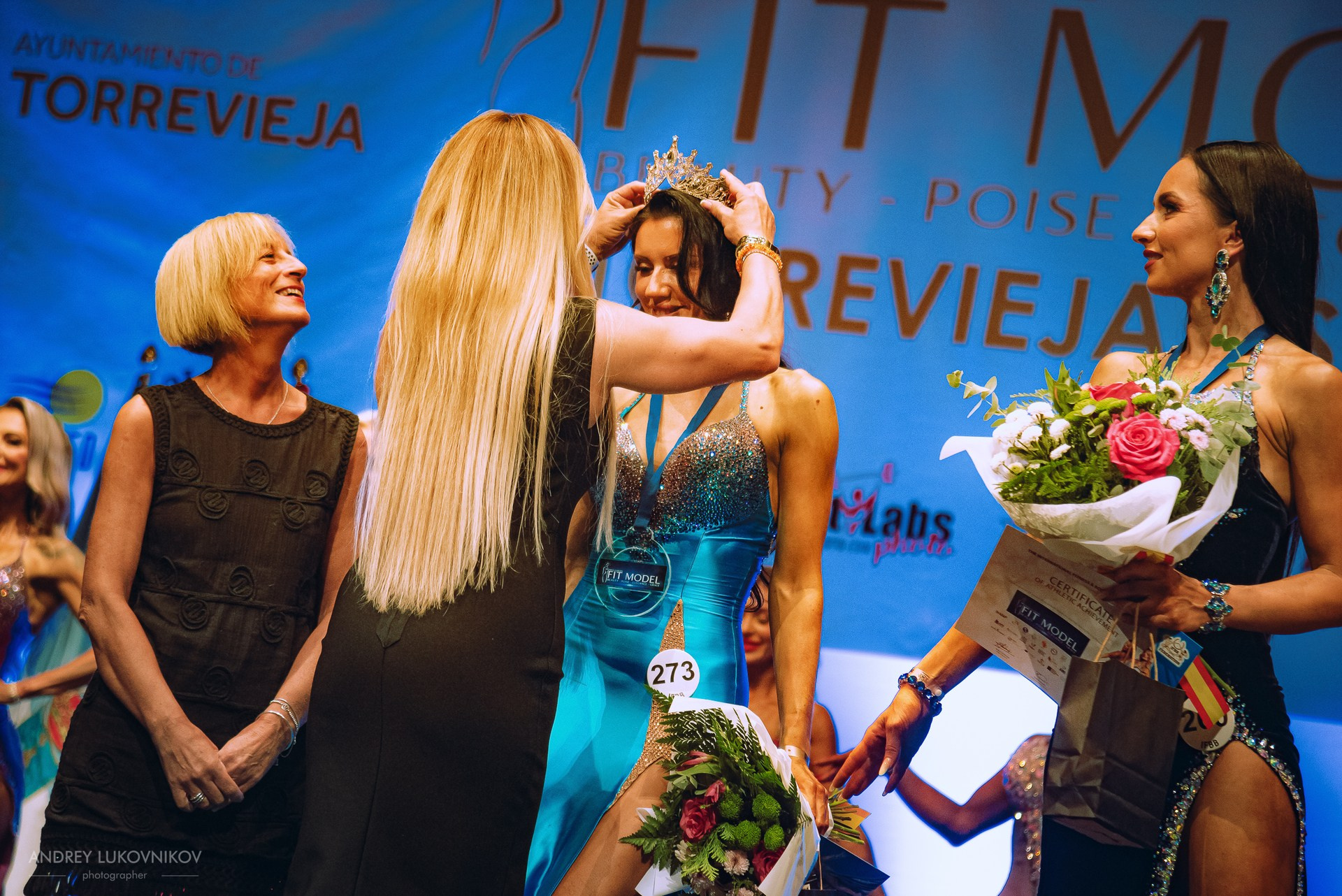 Sesión fotográfica de reportaje para el concurso internacional IFBB Miss Fit Model Europe 2024 en Torrevieja | Fotógrafo Andrey Lukovnikov