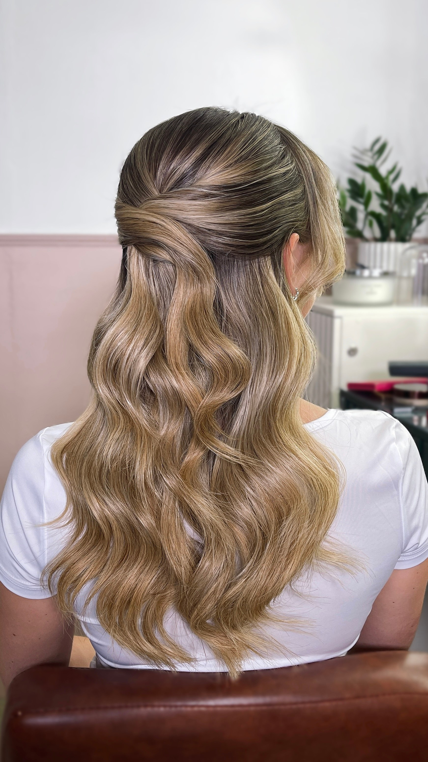 Bridal hairstyles, wedding hairstylist, elegant wedding hair. Makeup artist and Hair stylist in London