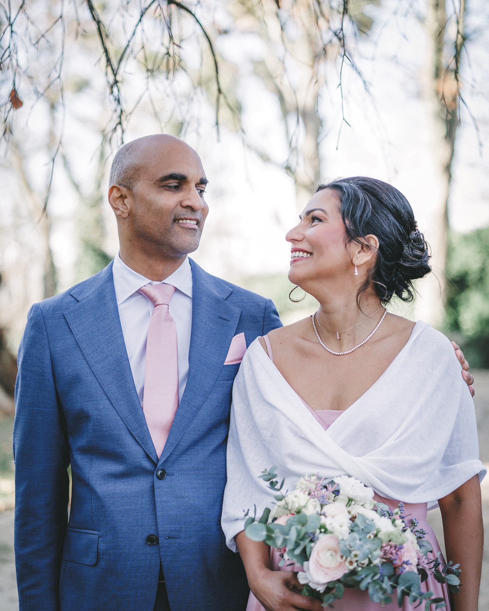 Elegant portret van Melissa & Clint tijdens hun burgerlijk huwelijk in het gemeentehuis van Zaventem - Kapture Fotografie
