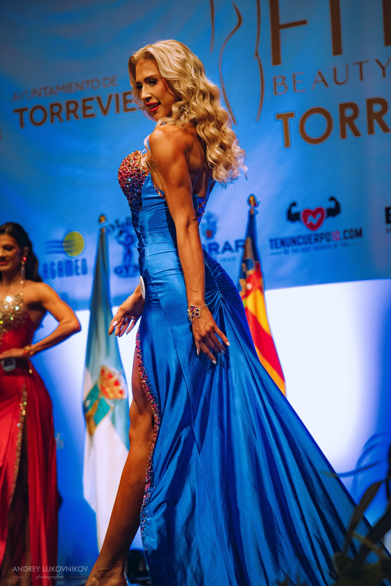 Sesión fotográfica de reportaje para el concurso internacional IFBB Miss Fit Model Europe 2024 en Torrevieja | Fotógrafo Andrey Lukovnikov