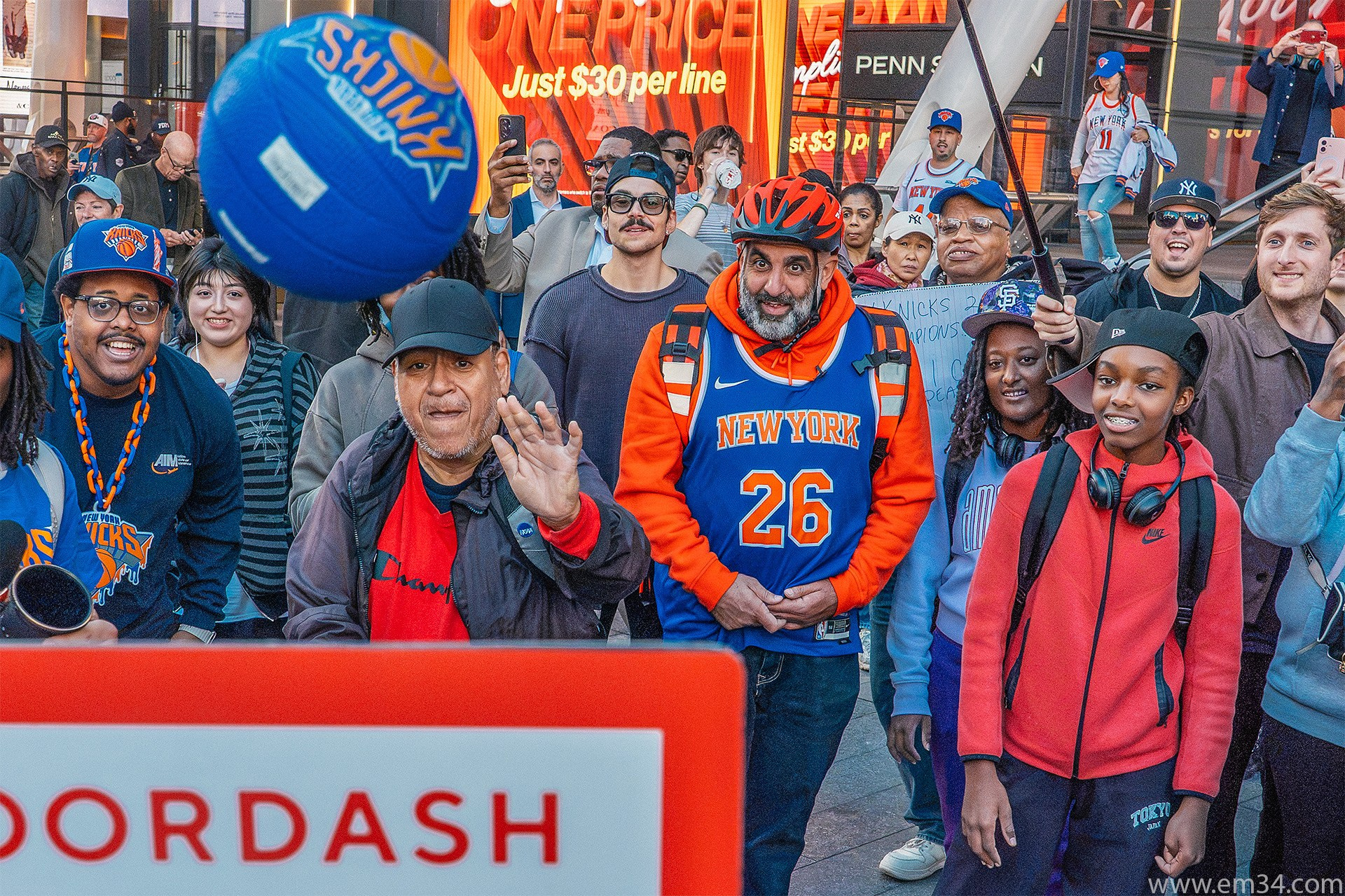 New York Street Photography: Candid Moments in Manhattan