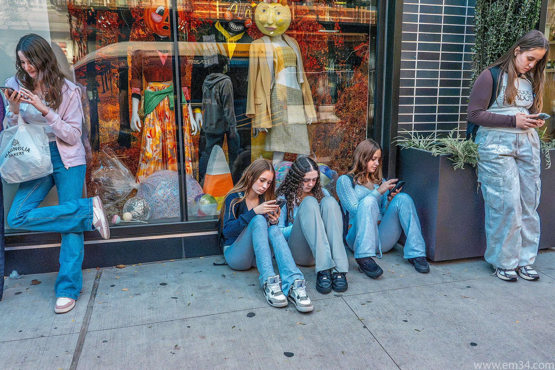 New York Street Photography: Candid Moments in Manhattan