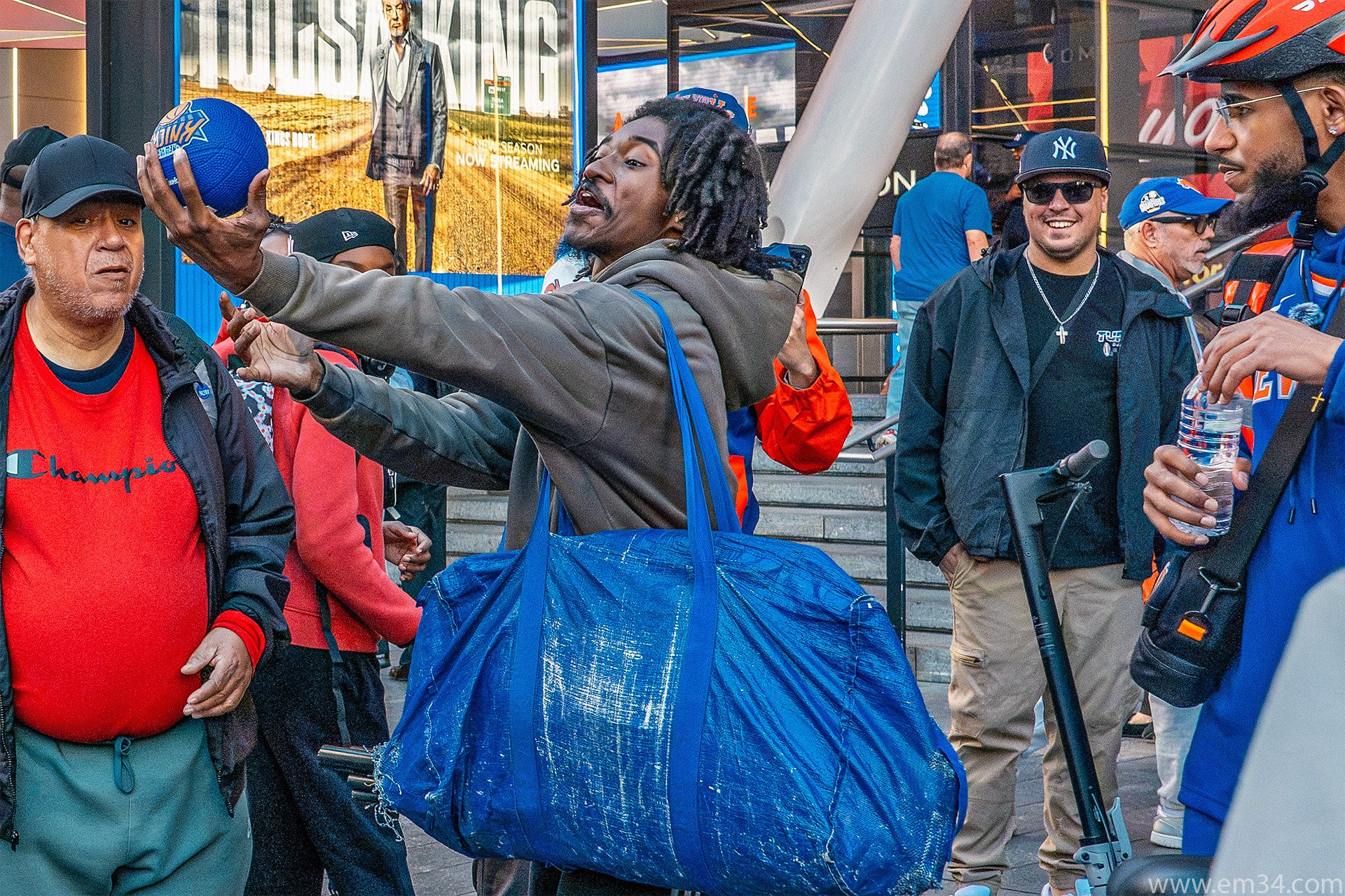 New York Street Photography: Candid Moments in Manhattan