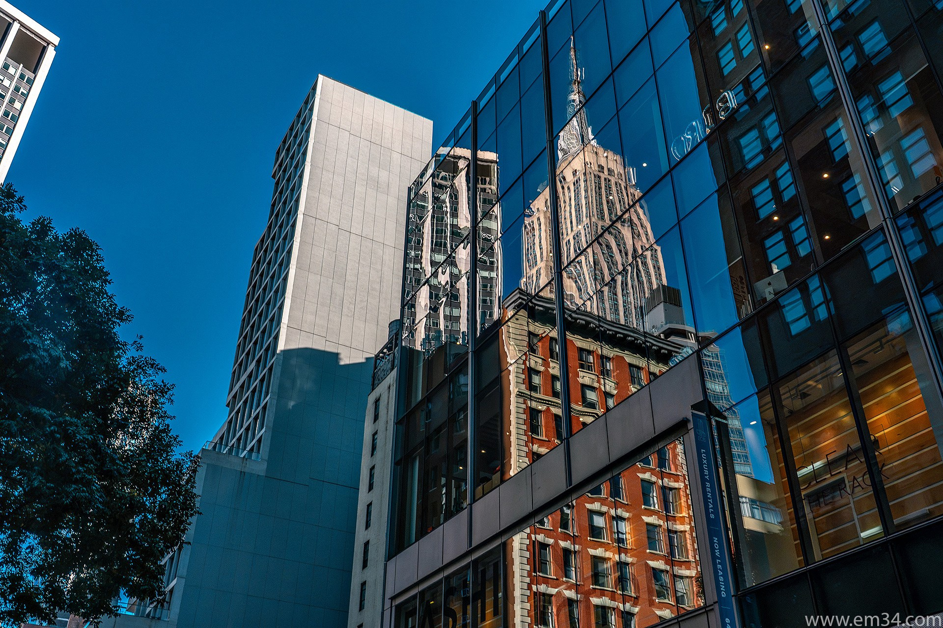 New York Street Photography: Candid Moments in Manhattan