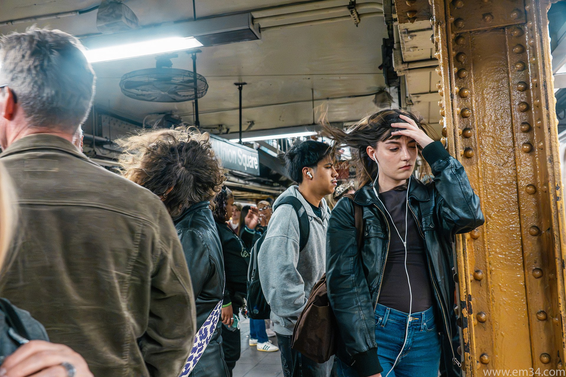 New York Street Photography: Candid Moments in Manhattan