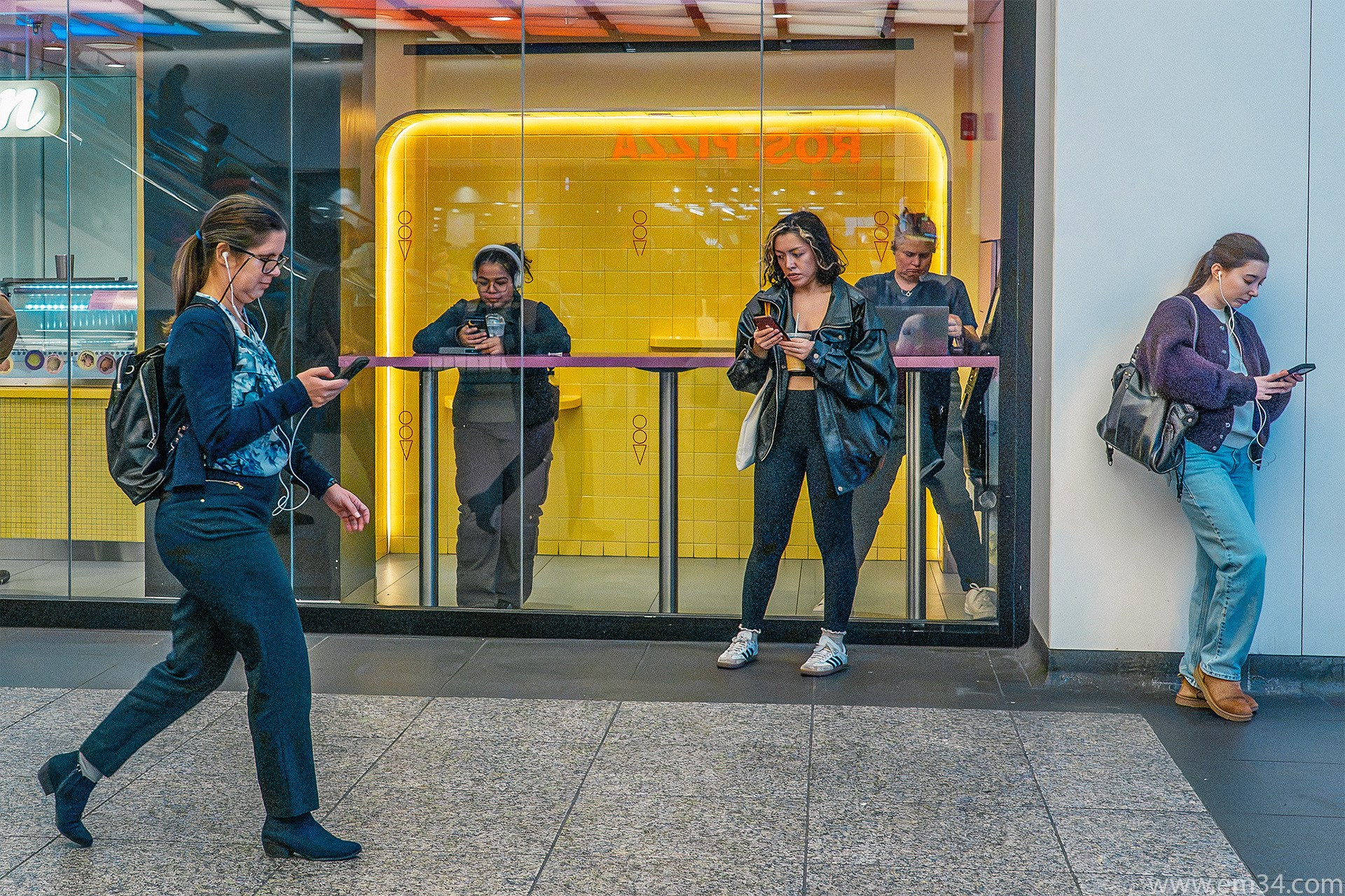 New York Street Photography: Candid Moments in Manhattan