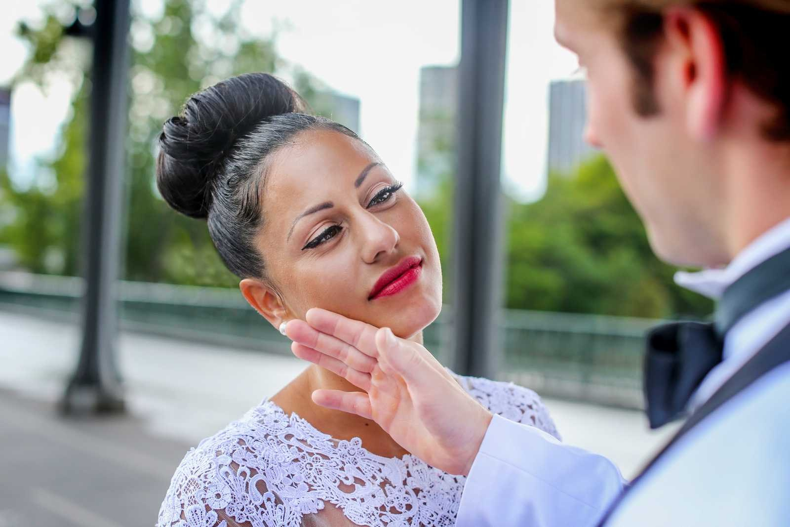 Bir-Hakeim Bridge in Paris — The Iconic Location for Luxury Proposal & Elopement Photography. Photographe à Paris