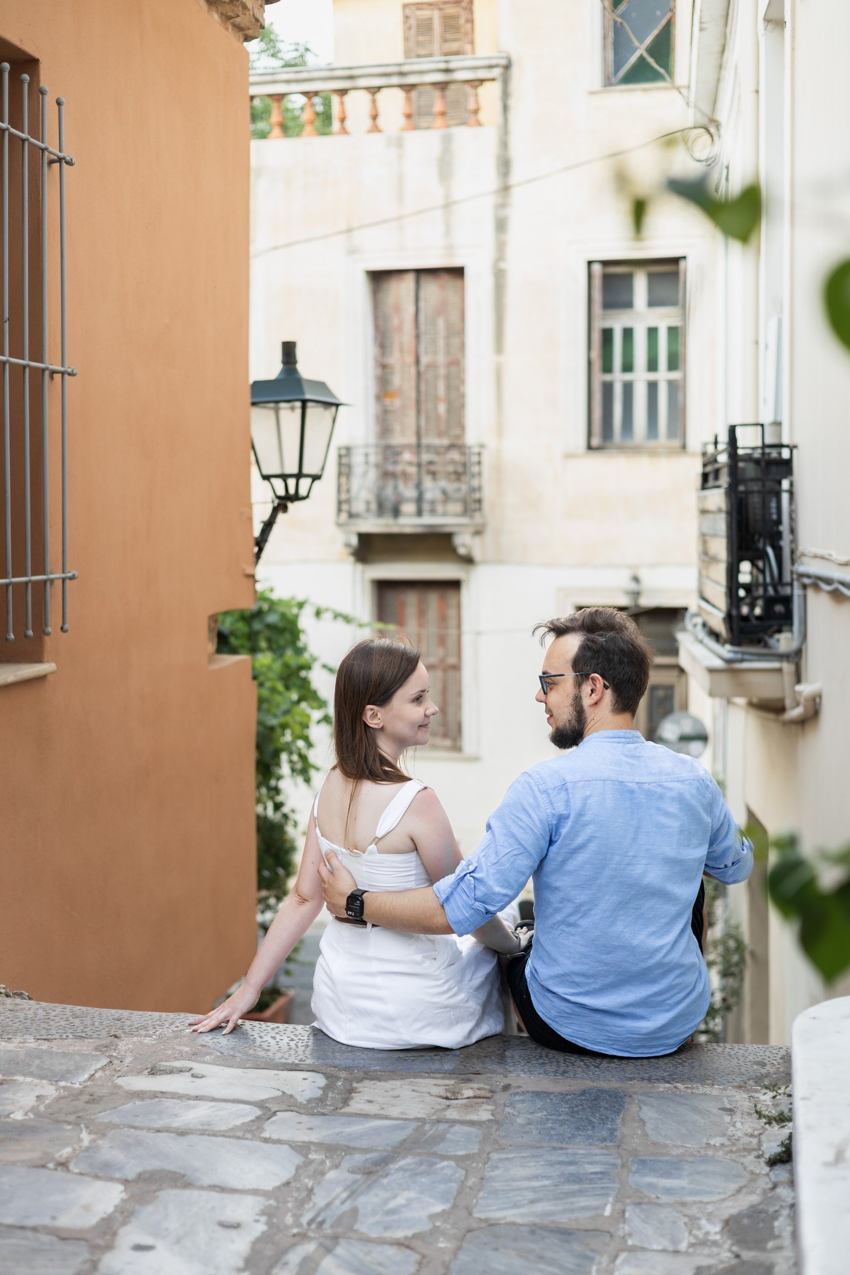 Happy couple enjoying a photoshoot in Athens