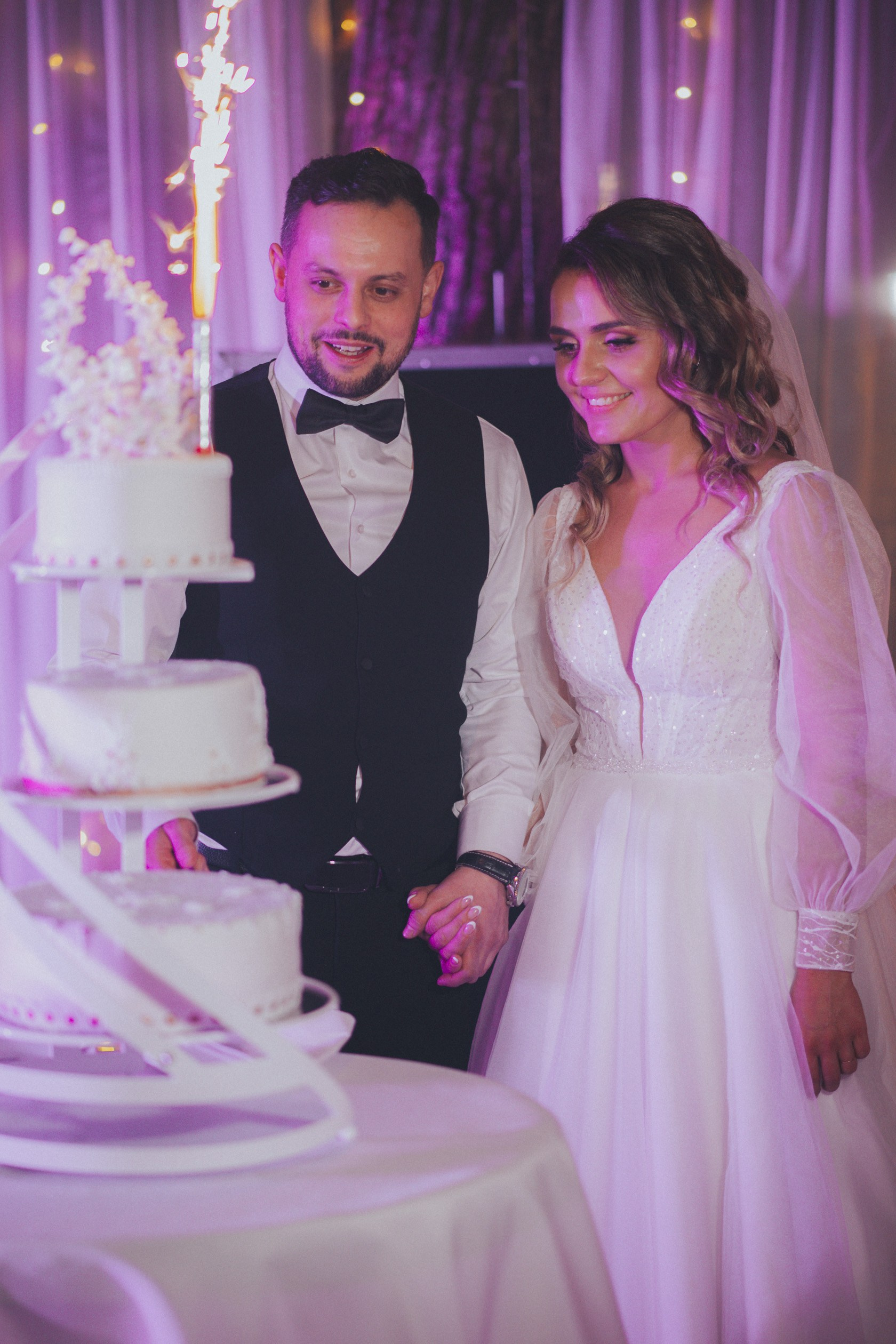 Vestuvių fotosesija, ceremonija, Vestuvių pasiruošimo fotografavimas. Vestuvių fotografas Vilnius Trakai kaina vestuvių fotografavimas fotografė personal.lt photogrpahy kainos jaunoji jaunikis nuotaka santuoka vestuvės, profesionali natūrali meninė reportažinė klasikinė fotosesija, vestuvių fotosesija gamtoje dvare