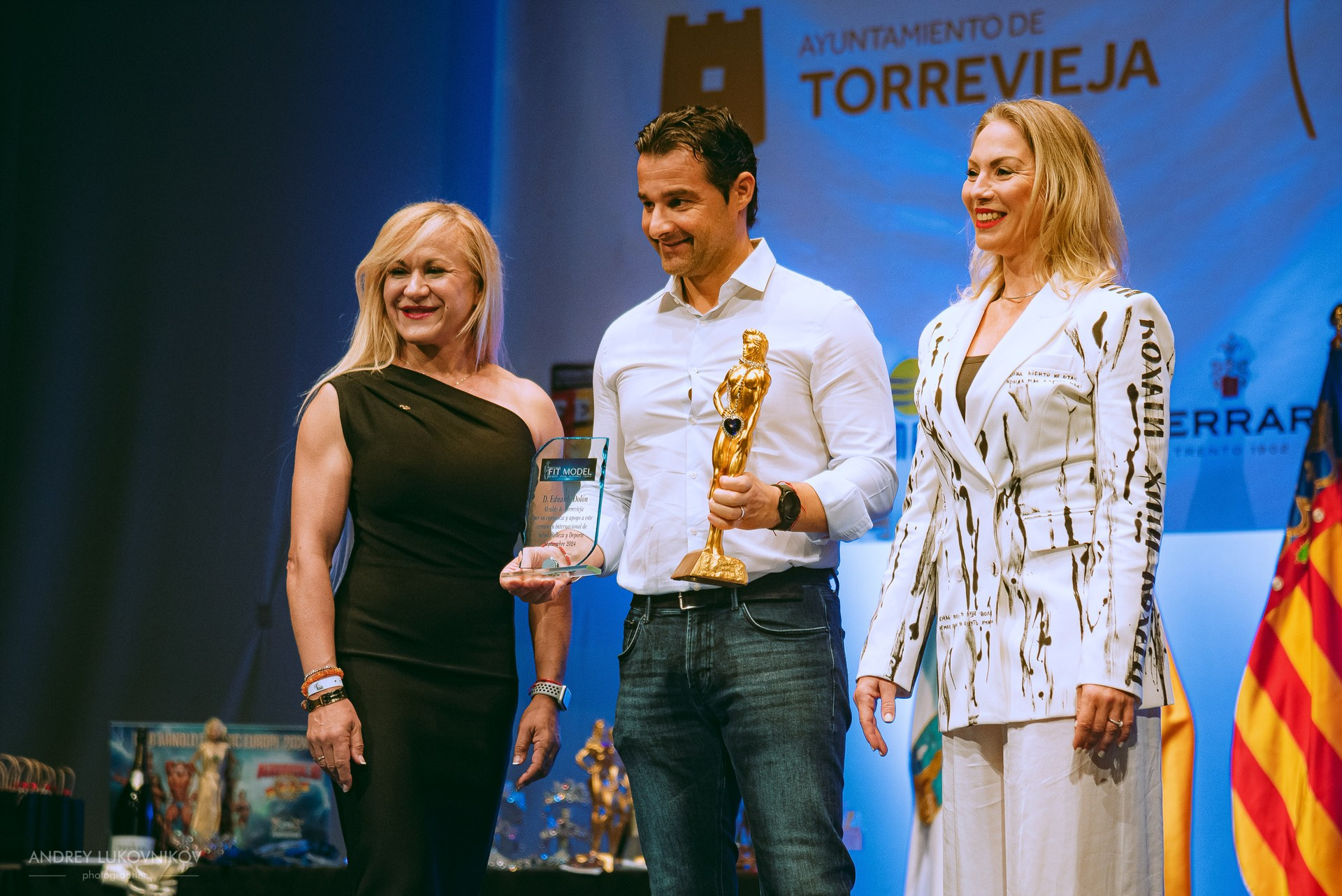 Sesión fotográfica de reportaje para el concurso internacional IFBB Miss Fit Model Europe 2024 en Torrevieja | Fotógrafo Andrey Lukovnikov