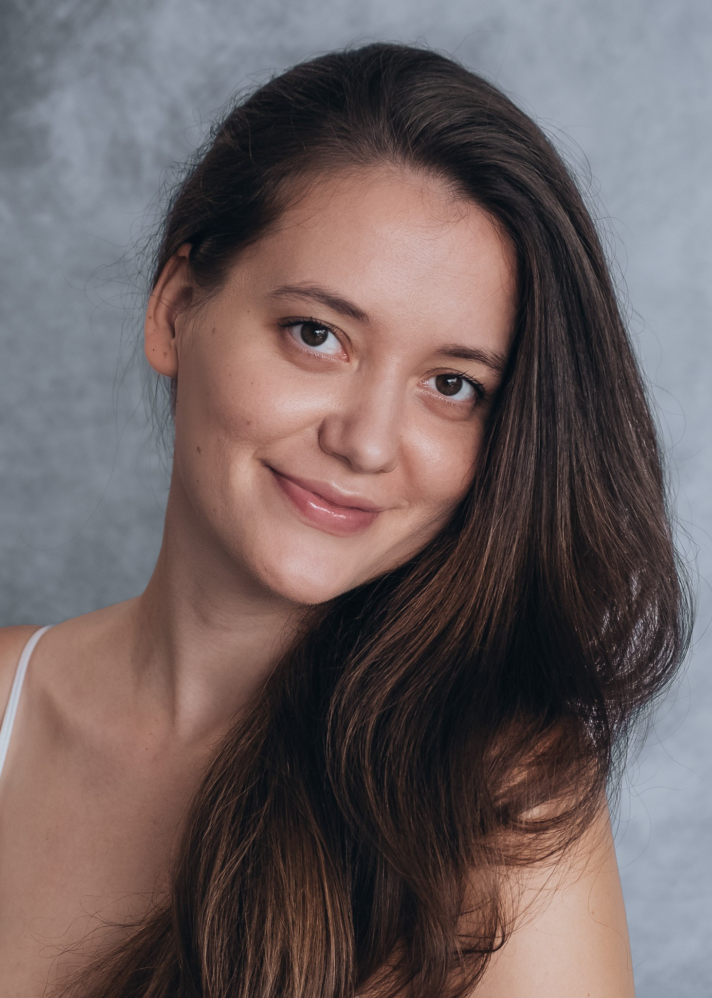 Professional female portrait in natural light, Brisbane portrait photographer.