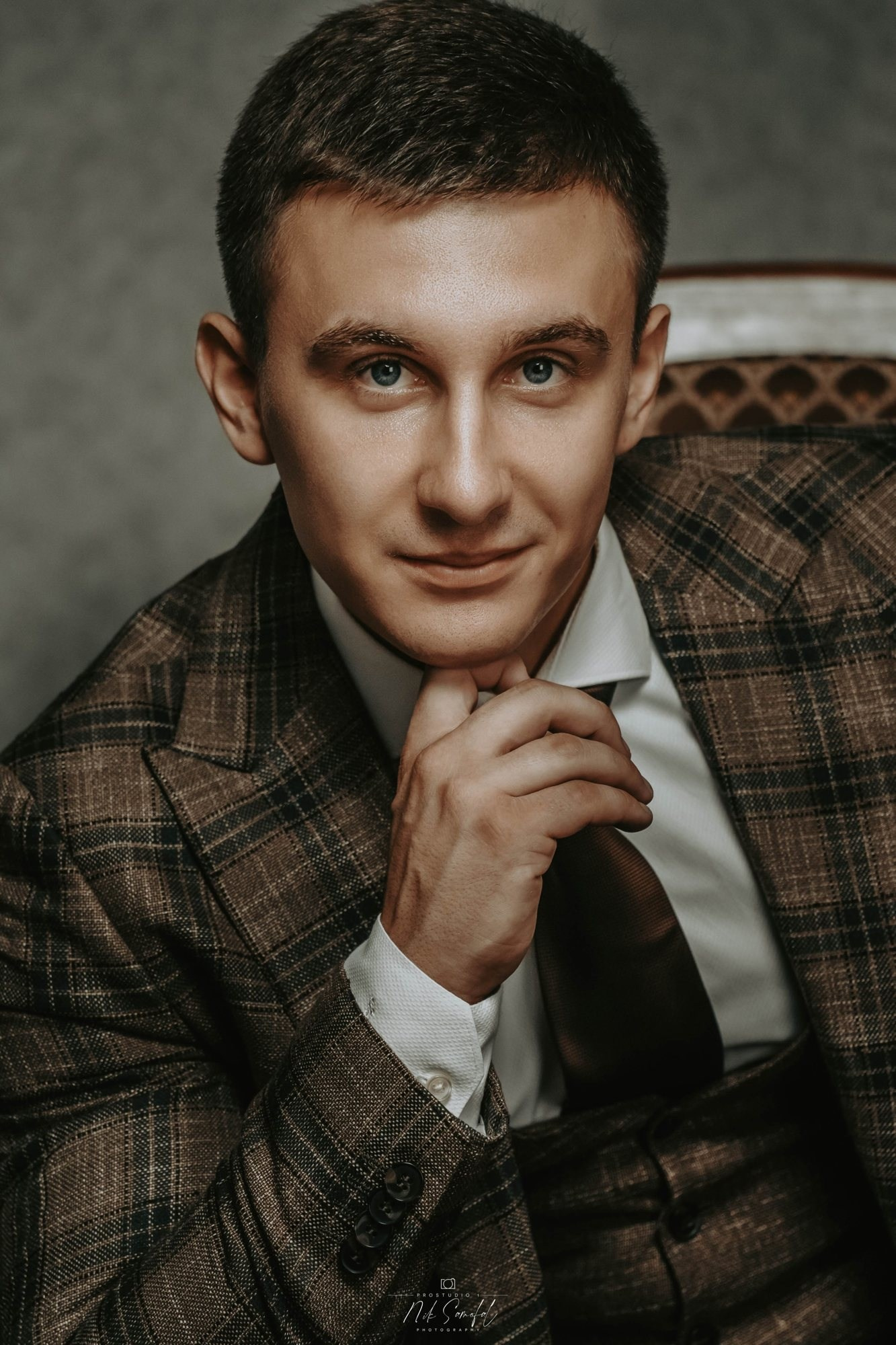 Groom portrait photography Miami — classic studio portrait in a plaid suit