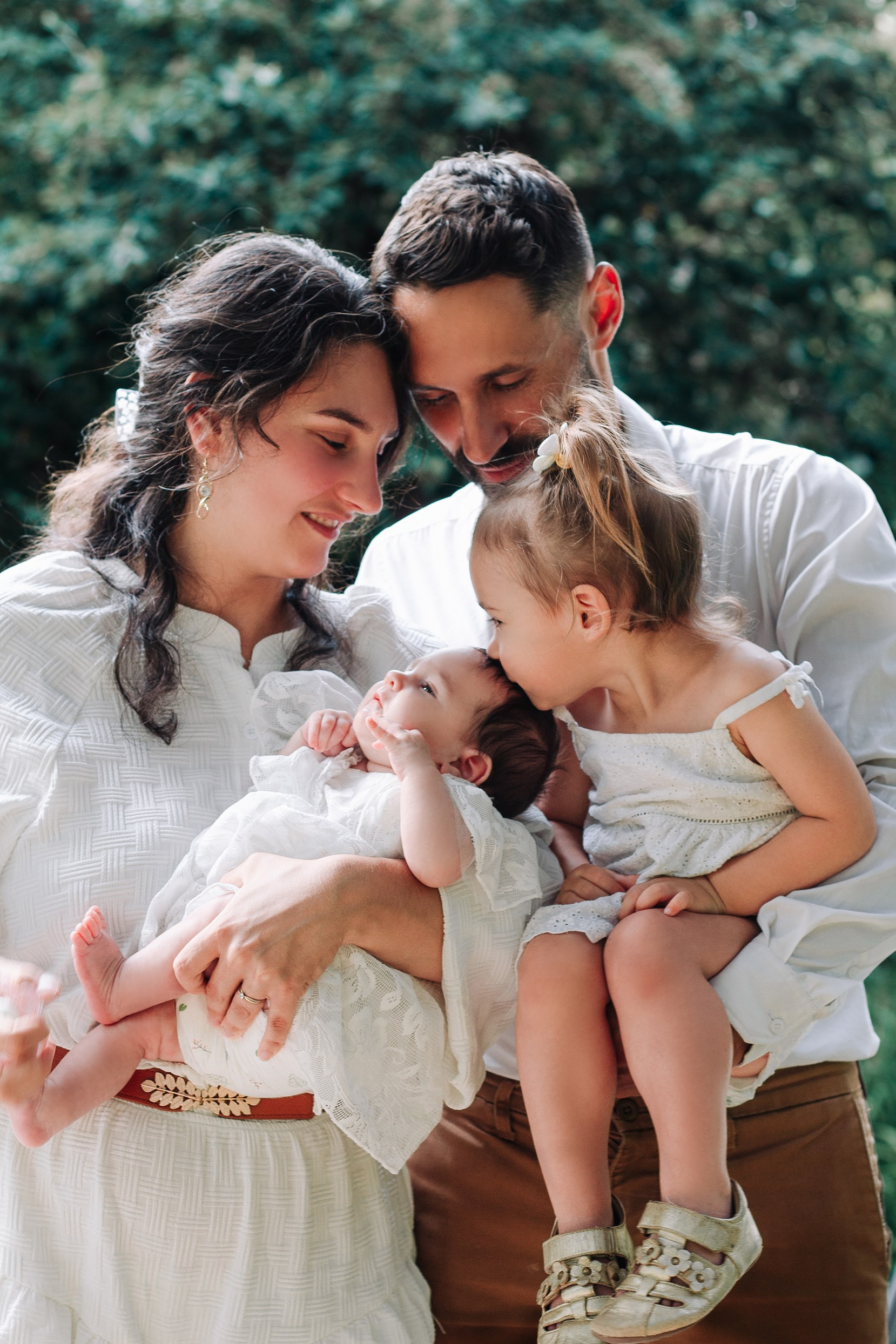 Studio photo de famille entre Poitiers et Tours – des portraits lumineux et harmonieux