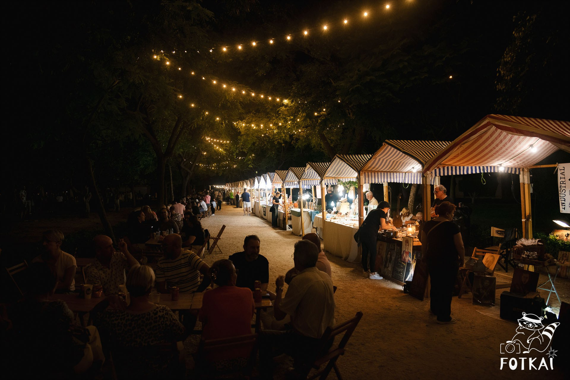 Фотоотчёт Street Food Market Torrevieja — Seguridad Social & Las Hienas DJs | FOTKAI