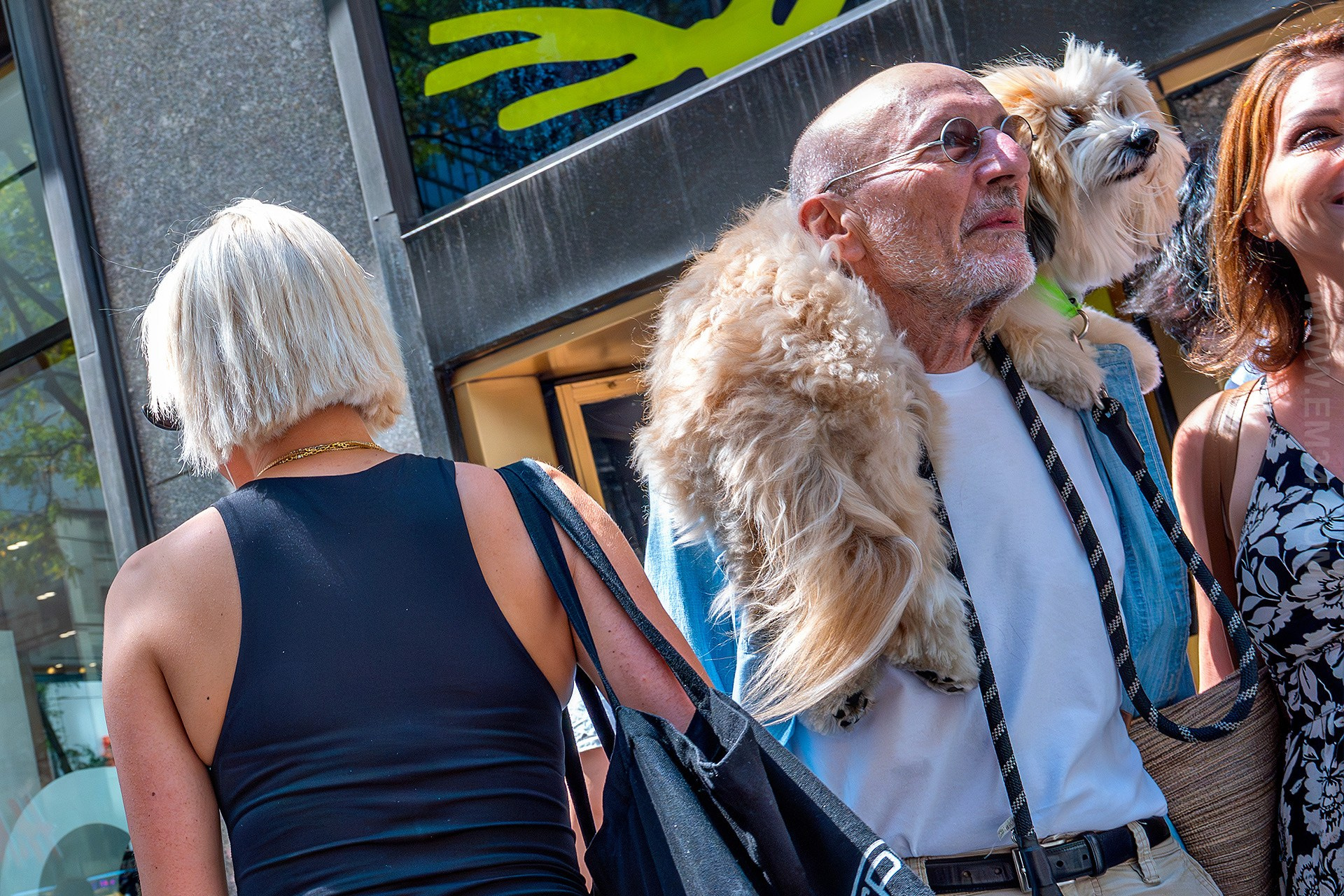 Dominican Day Parade NYC Photos — Sony A9 III + 16-35mm GM Lens Capturing 42nd to 55th Street in Stunning Street Photography. Emin Kuliyev — Award-Winning Wedding Photojournalist NYC & USA | Best Wedding Photographer Known for Candid, Timeless Moments