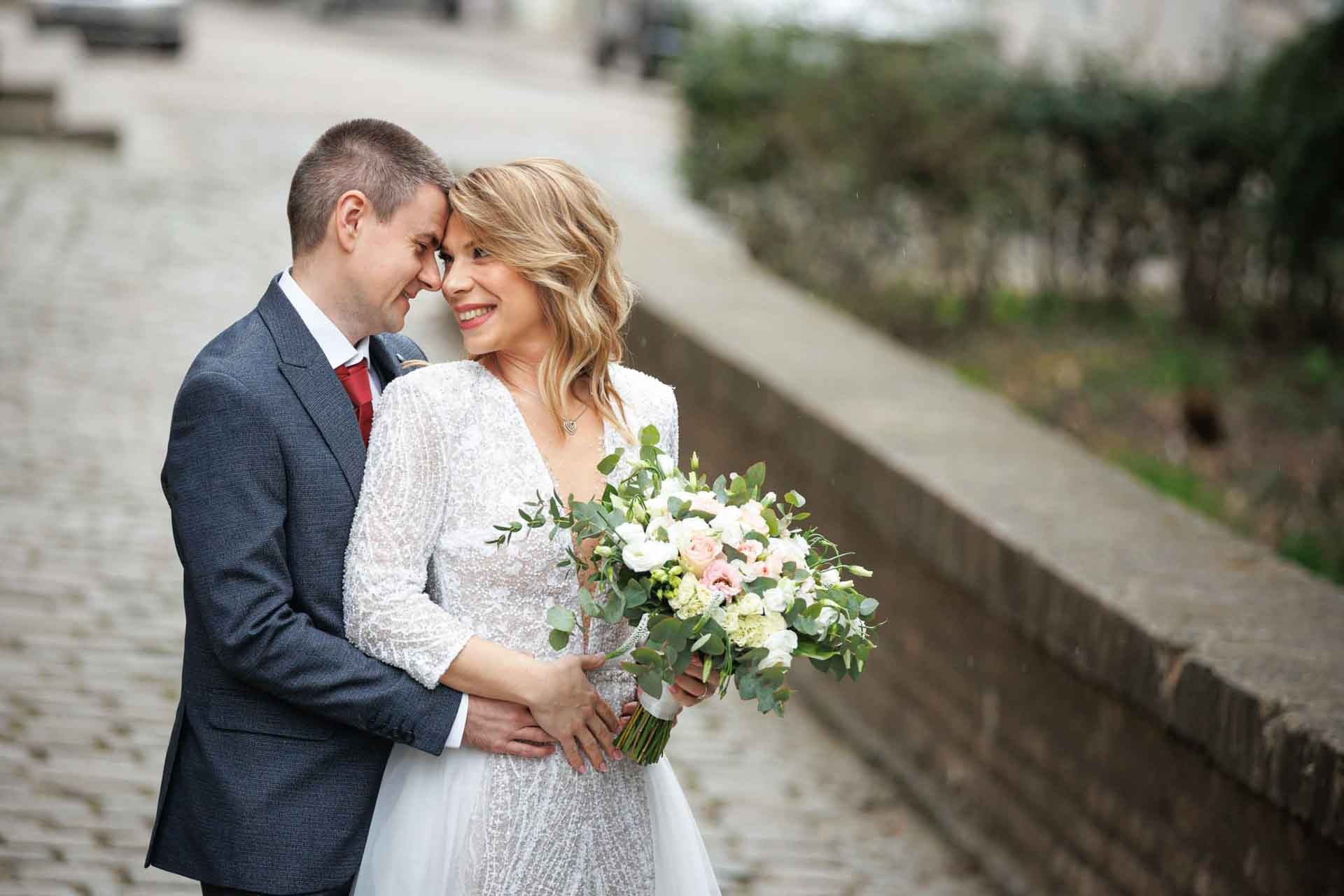 Nasmejani mladenci - spontana fotografija za svadbe i venčanja