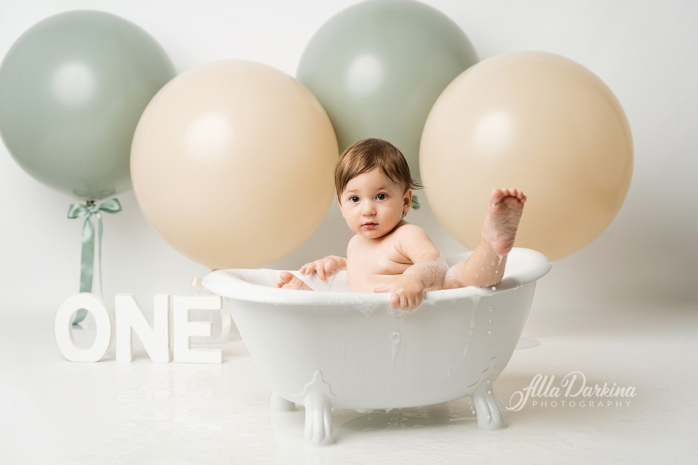 Cake smash session price guide. Newborn and family photographer. Hills District. Sydney