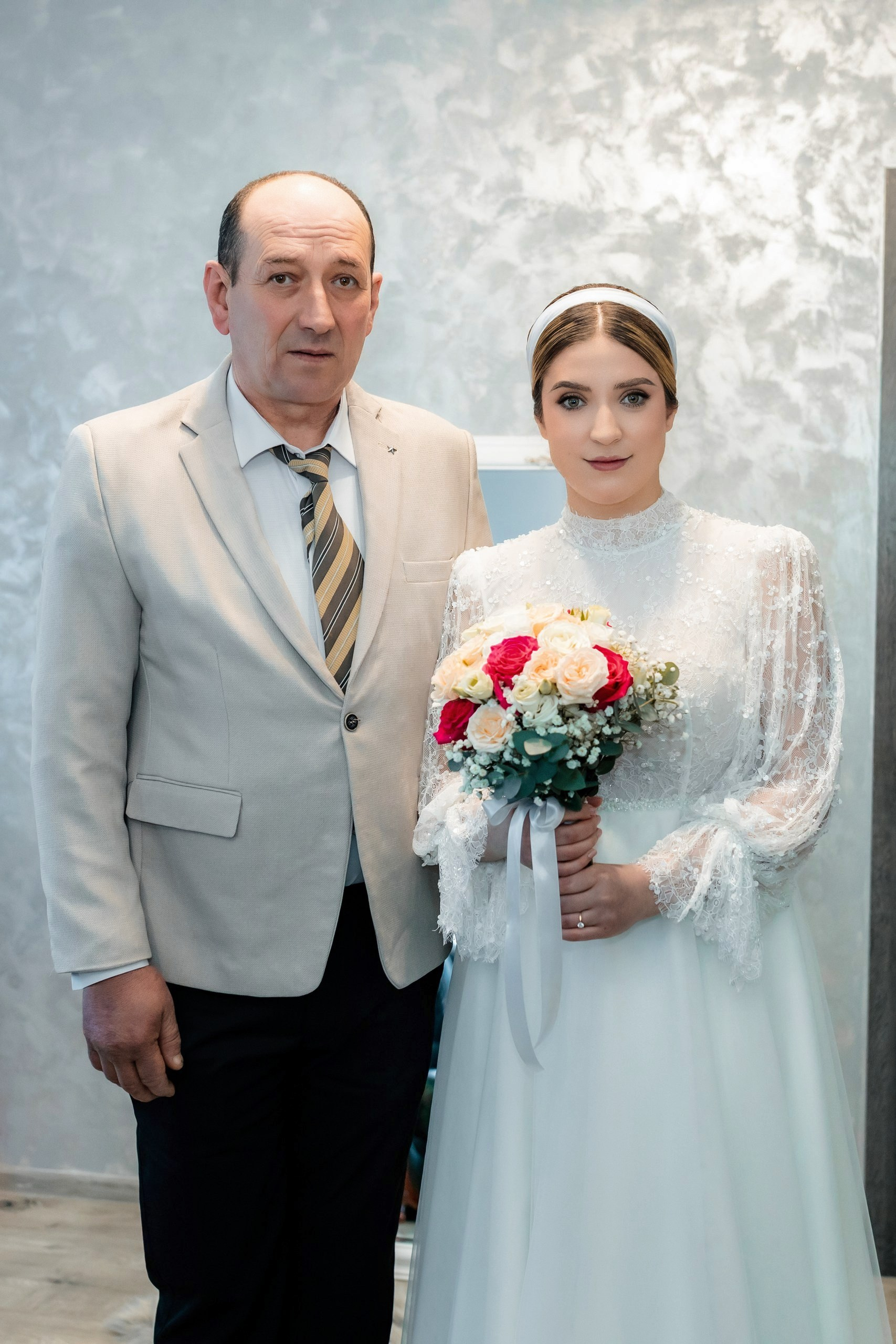 Fotograf nuntă Târgu Neamț – Samuel și Roxana, fotografie autentică realizată de AlinoFotoStudio 2. Fotograf nuntă Iași, Bacău, Suceava și Botoșani – Alin Chirilă surprinzând momente reale de nuntă 3. Fotografie de nuntă cu emoție și credință – AlinoFotoStudio, fotograf povestitor 4. Fotograf profesionist nuntă în Moldova – cadre naturale și pline de emoție 5. Alin Chirilă fotograf nuntă – poveste reală surprinsă prin fotografie 6. Fotograf nuntă cu stil documentar – momente autentice din ziua nunții Pregătiri mireasă acasă – fotografie naturală realizată de Alin Chirilă fotograf nuntă 8. Detalii din ziua nunții – fotograf nuntă Iași și Botoșani, AlinoFotoStudio 9. Emoții din dimineața nunții – fotograf profesionist Moldova 10. Cadre autentice din pregătiri – fotograf nuntă Suceava și Bacău Ceremonie religioasă nuntă – moment emoționant surprins de fotograf Alin Chirilă 12. Nuntă cu valori creștine – fotografie din biserică realizată cu discreție 13. Rugăciune și emoție în ziua nunții – fotograf nuntă Târgu Neamț 14. Legământ în fața lui Dumnezeu – fotografie de nuntă autentică 15. Fotograf nuntă biserică – momente sincere și pline de semnificație Petrecere de nuntă – cadre naturale realizate de AlinoFotoStudio 17. Bucurie și dans la nuntă – fotograf nuntă Iași și împrejurimi 18. Momente autentice de la restaurant – fotograf nuntă Bacău Suceava 19. Atmosferă de nuntă surprinsă discret – Alin Chirilă fotograf -AlinoFotoStudio – fotograf nuntă cu abordare naturală și emoțională 21. Alin Chirilă fotograf – povestitor prin fotografie de nuntă 22. Fotograf nuntă în Moldova – stil documentar și autentic 23. Fotografie de nuntă sinceră și elegantă – AlinoFotoStudio- Fotograf nuntă Iași Bacău Suceava Botoșani – Alin Chirilă AlinoFotoStudio 26. Fotograf nuntă Târgu Neamț și Moldova – fotografie profesională de eveniment 27. Fotograf nuntă cu valori creștine și stil documentar – AlinoFotoStudio - Alin Chirilă – AlinoFotoStudio Fotograf nuntă Iași • Bacău • Suceava • Botoșani - Samuel & Roxana, Târgu Neamț -Momente reale, trăite sincer și păstrate pentru totdeauna.