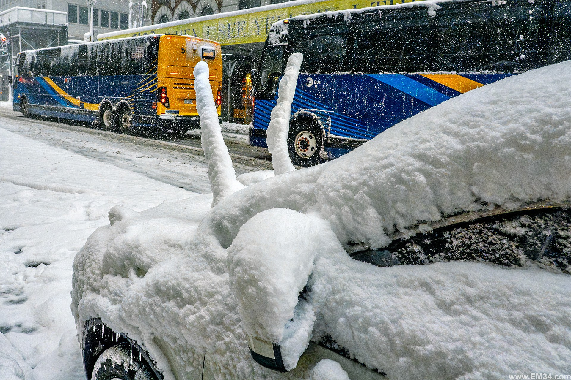 Blizzard in Manhattan, New York — two days ago. After 25 years here I braved the freezing storm to capture fairy-tale snow at iconic spots. Emin Kuliyev — Award-Winning Wedding Photojournalist NYC & USA | Best Wedding Photographer Known for Candid, Timeless Moments