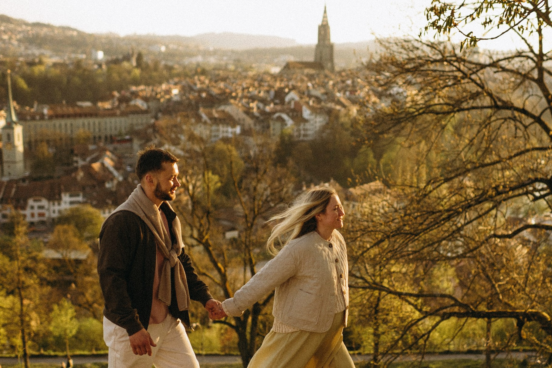 Polina Sobol — family & documentary photographer in Bern. Outdoor & urban photo sessions for families, kids and couples