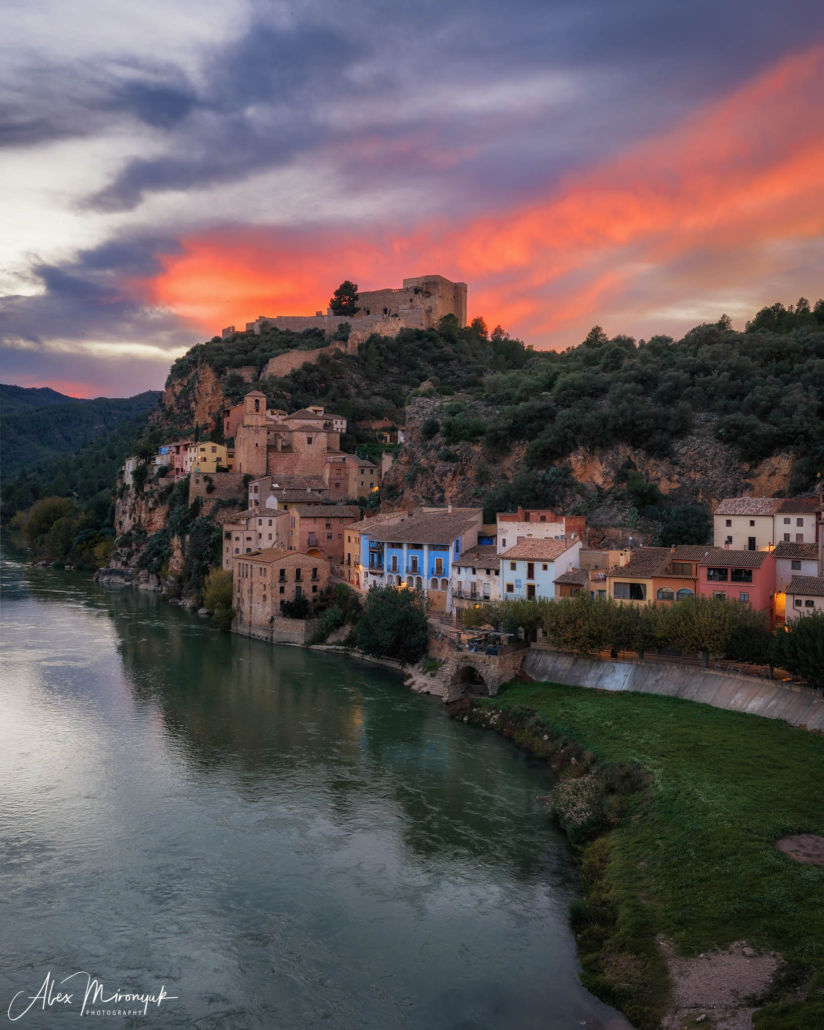 Catalonian Medieval Castles. Pet, Senior, Landscape, portrait studio, photographer in Miami and Sou