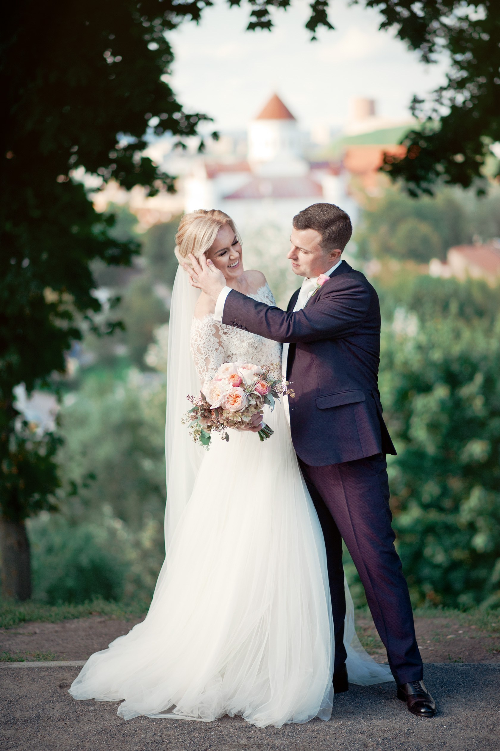 Vestuvių fotosesija, ceremonija, Vestuvių pasiruošimo fotografavimas. Vestuvių fotografas Vilnius Trakai kaina vestuvių fotografavimas fotografė personal.lt photogrpahy kainos jaunoji jaunikis nuotaka santuoka vestuvės, profesionali natūrali meninė reportažinė klasikinė fotosesija, vestuvių fotosesija gamtoje dvare