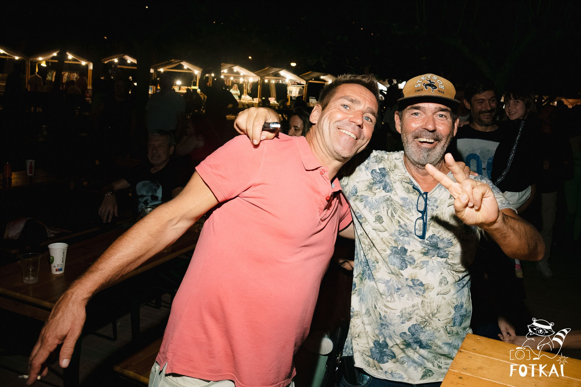 Фотоотчёт Street Food Market Torrevieja — Seguridad Social & Las Hienas DJs | FOTKAI