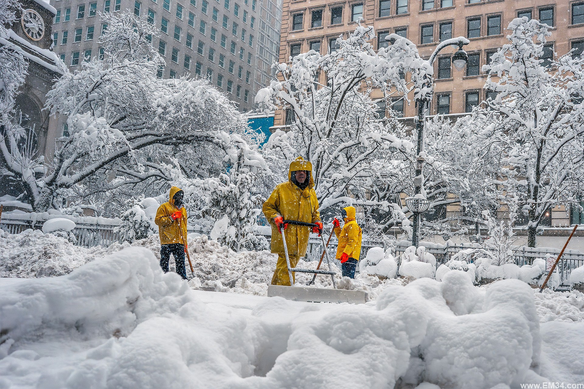 Blizzard in Manhattan, New York — two days ago. After 25 years here I braved the freezing storm to capture fairy-tale snow at iconic spots. Emin Kuliyev — Award-Winning Wedding Photojournalist NYC & USA | Best Wedding Photographer Known for Candid, Timeless Moments