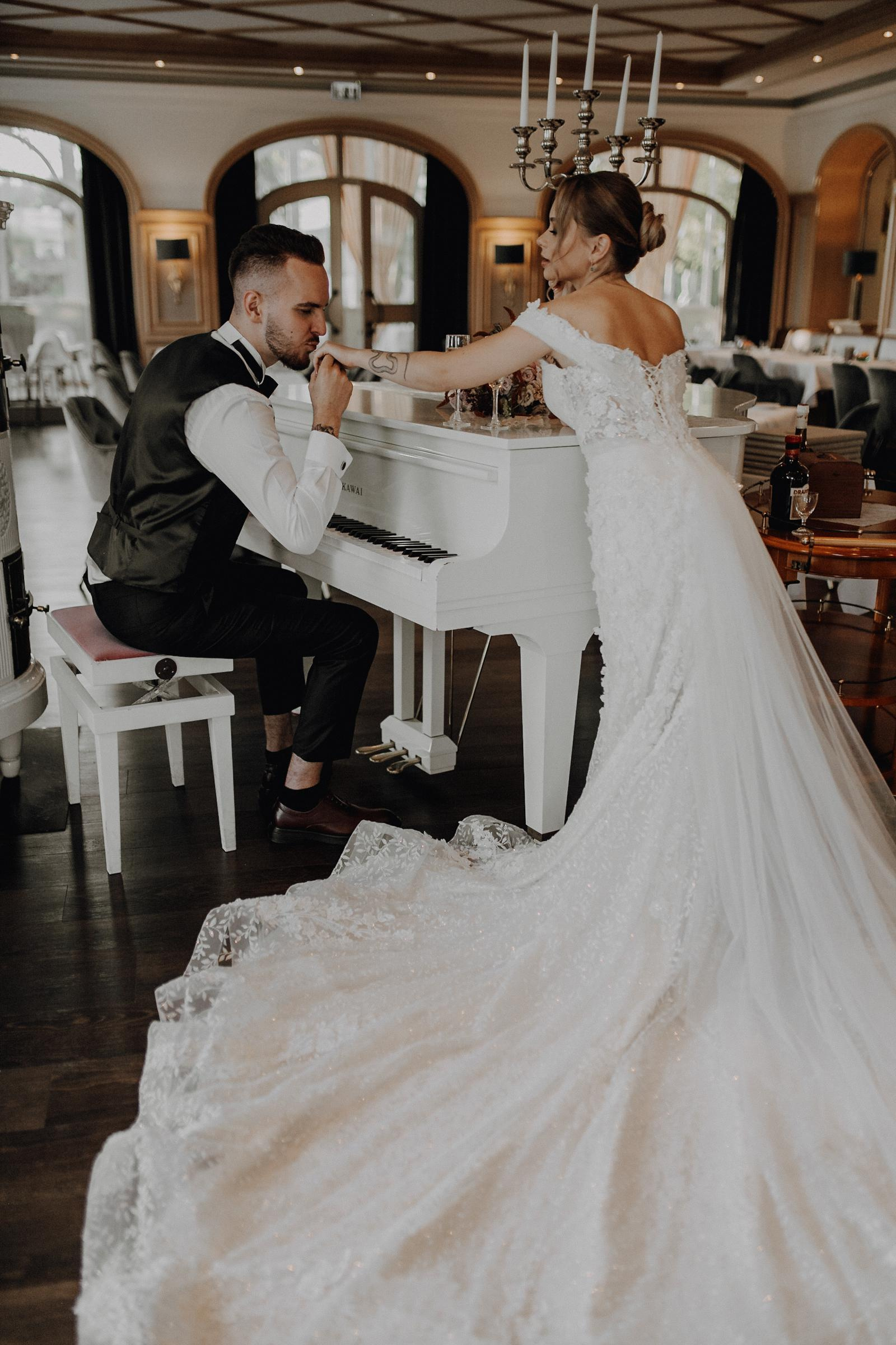 Hochzeitsfotograf Würzburg – Julia & Andreas im Rathaus heiraten. Anna Saribekyan – Beste Hochzeitsfotografin in Würzburg, Top 10 in Deutschland
