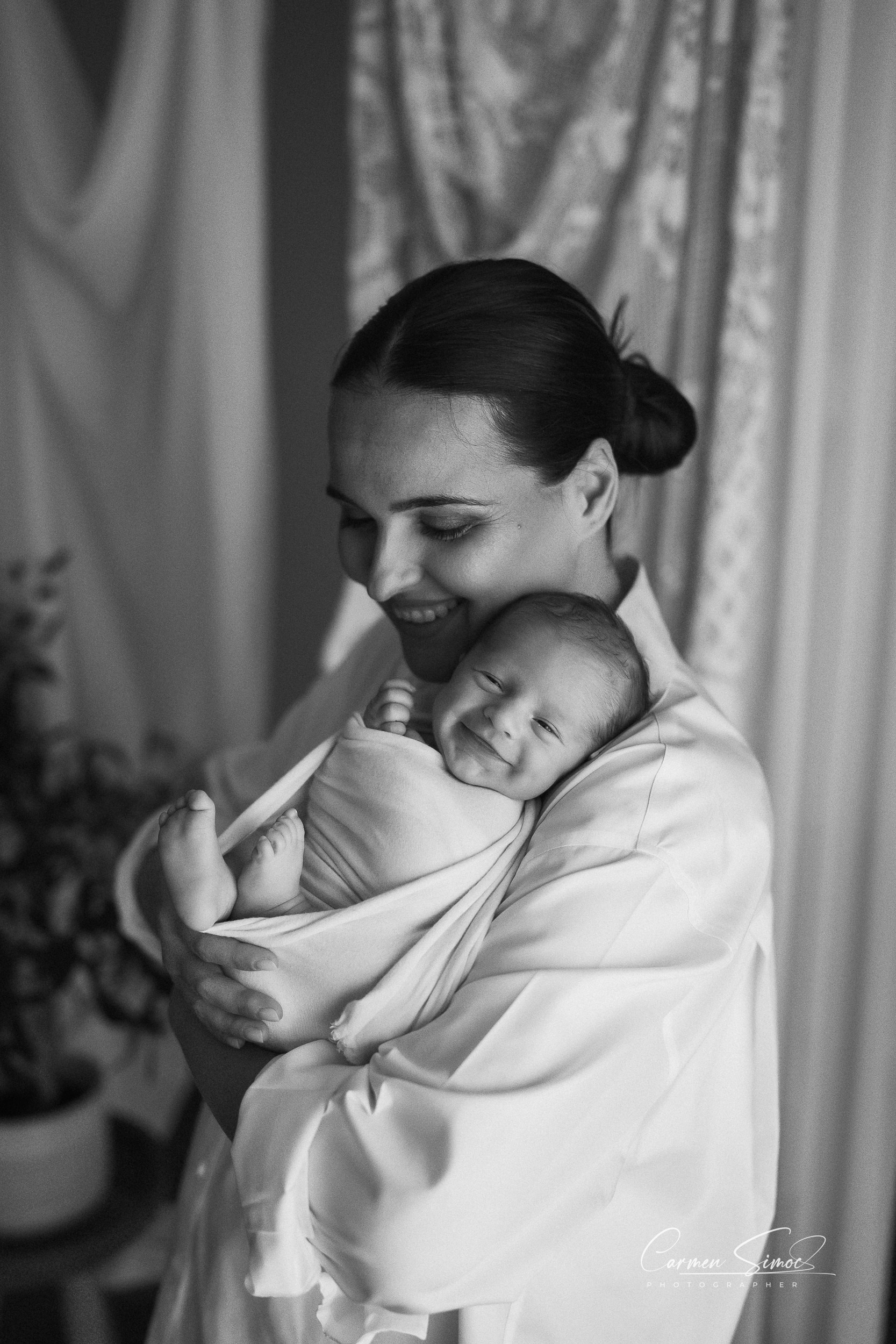 Servicii foto. Fotograf de familie, evenimente, produs și brand personal în Zalau, Cluj-Napoca Carmen Simoc