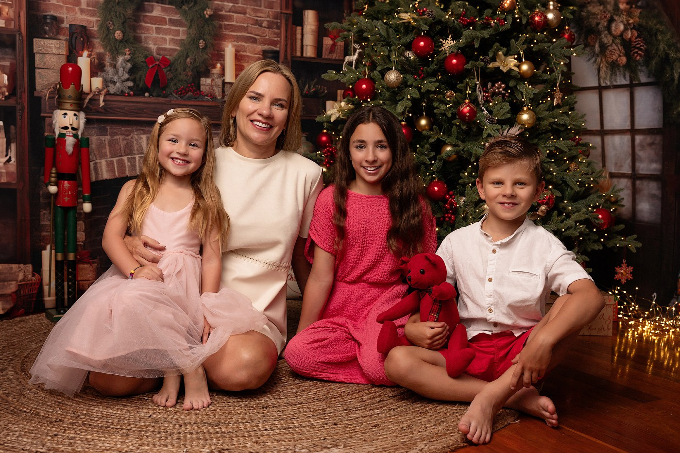 Christmas mini sessions 2025| Sydney. Newborn and family photographer. Hills District. Sydney