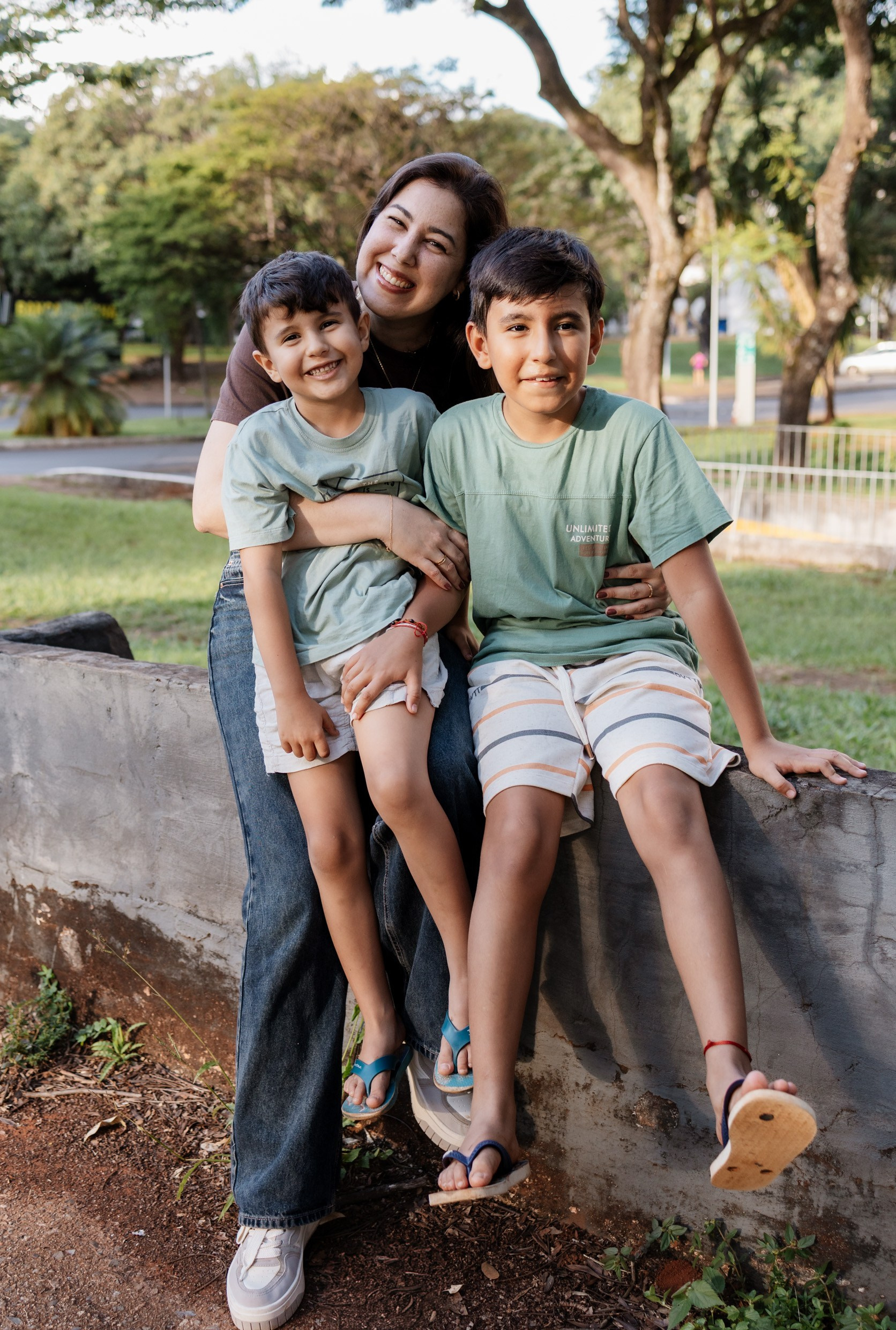 Ensaio mãe e filhos em Brasília • Asa Norte | Fotografia de Família. Fotógrafa em Brasília e Recife | Ensaios de família, gestante e festas infantis — Ize Fotografia