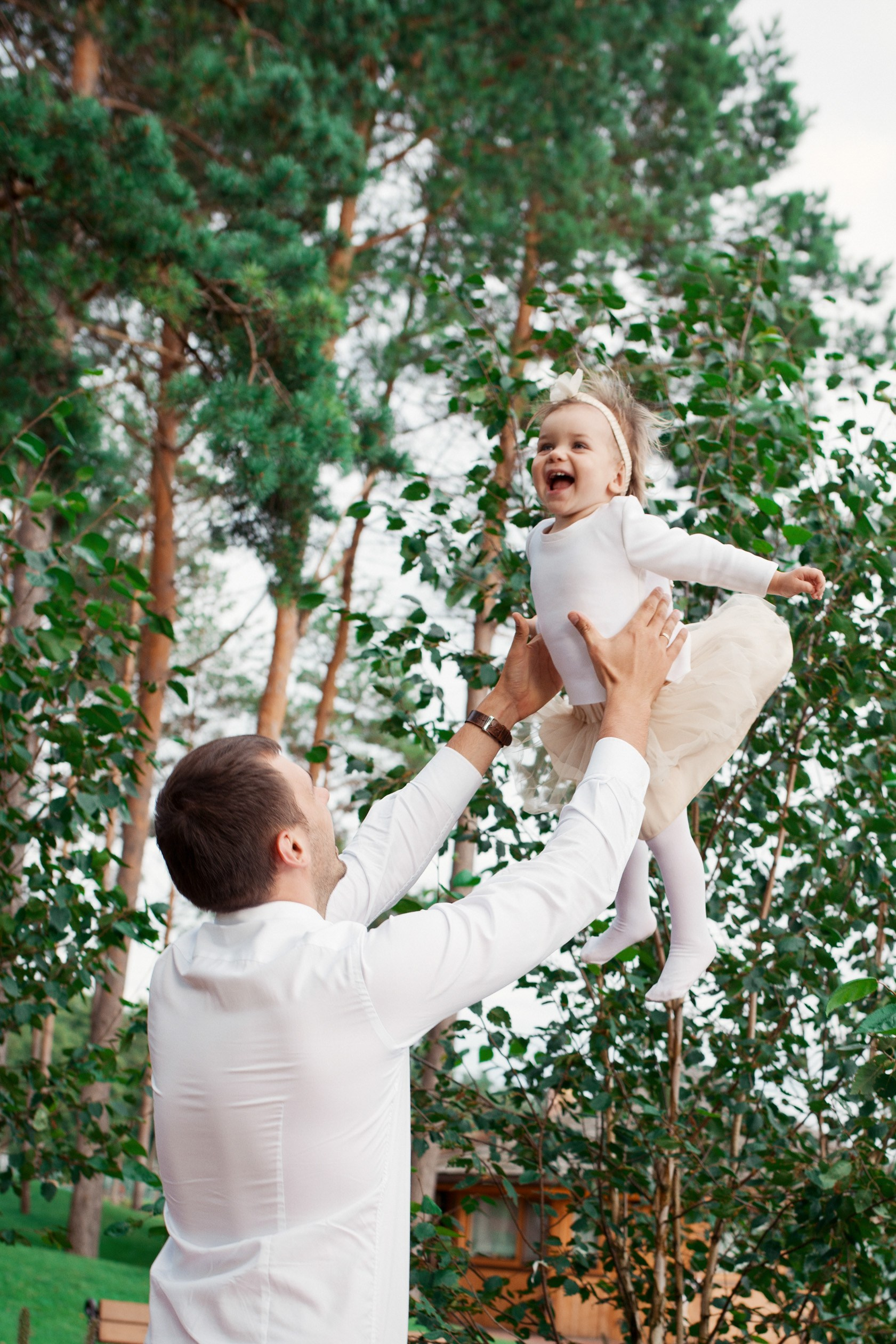 Krikštynos, krikštas, krikštynų fotosesija, ceremonija, bažnyčia krikštynų pasiruošimo fotografavimas. Krikštynų fotografas Vilnius Trakai kaina krikštynų fotografavimas fotografė personal.lt photogrpahy kainos šeima, vaikai profesionali natūrali meninė reportažinė klasikinė fotosesija, krikštynų fotosesija gamtoje
