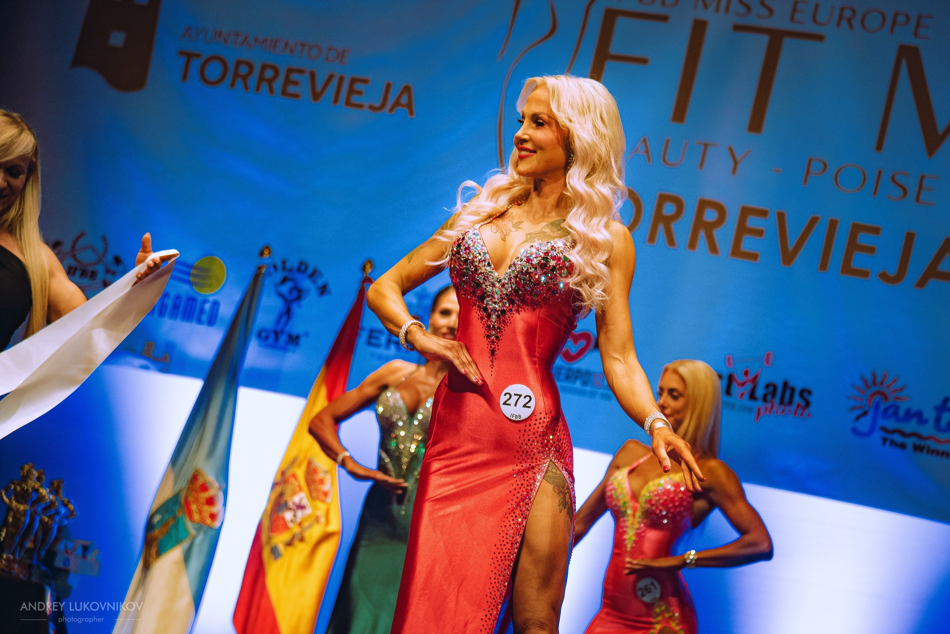 Sesión fotográfica de reportaje para el concurso internacional IFBB Miss Fit Model Europe 2024 en Torrevieja | Fotógrafo Andrey Lukovnikov